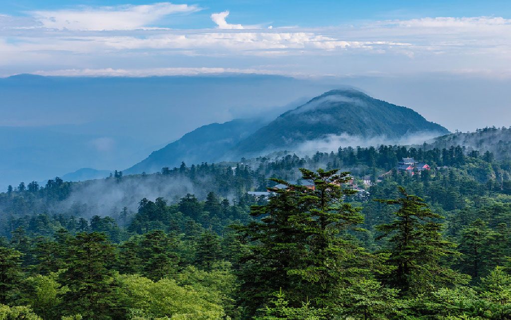 登峨眉山