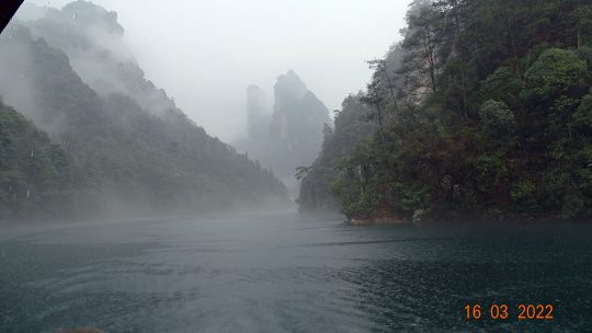 烟雨张家界，梦幻宝峰湖