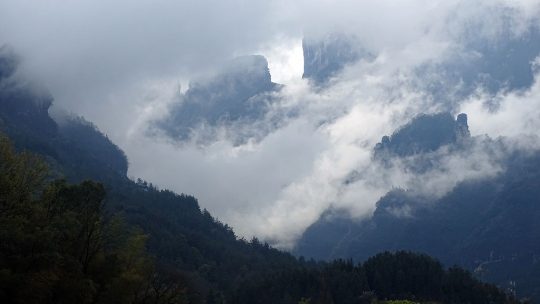 飞越天门山