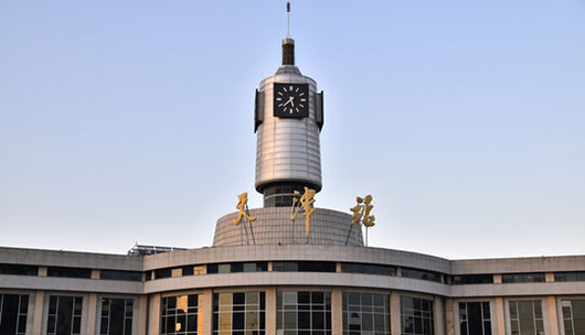 又看了一眼天津
